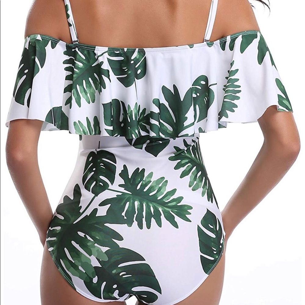 One piece bathing suit - Picture 2 of 3